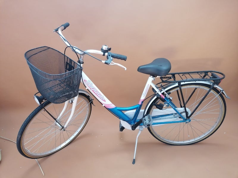 Bicicleta de Paseo con cesta delantera. 