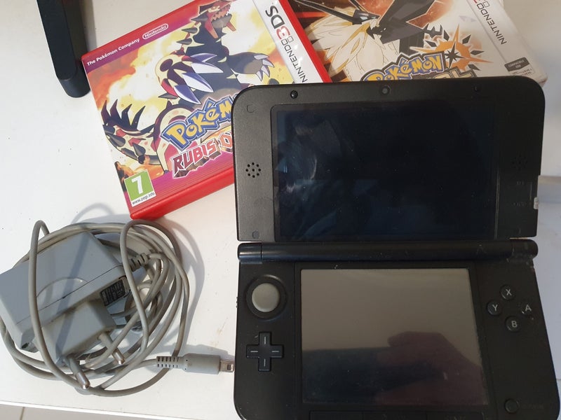 Nintendo 3ds + Pokemon UltraSol y Pokemon RubiOmeg