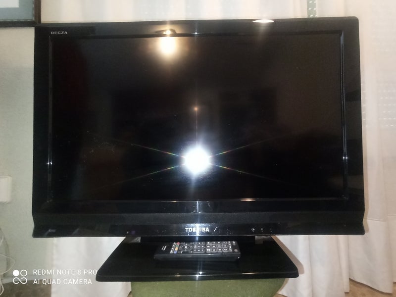 Television Thoshiba Regza LCD , 1080P HD. 
32 