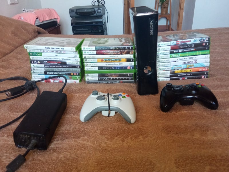Xbox 360 + 30 juegos + 2 mandos